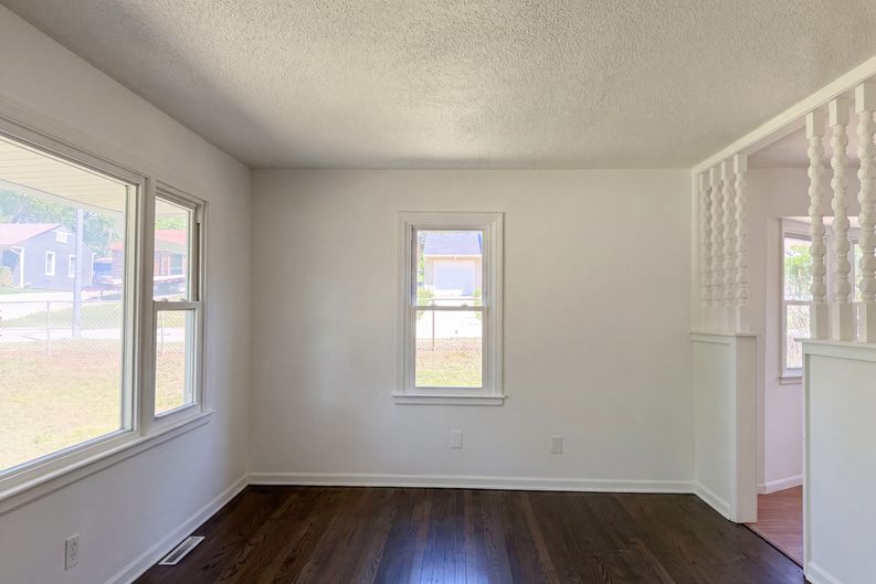 Photo 3 of 20 of 5333 N Euclid Ave, Kansas City, MO