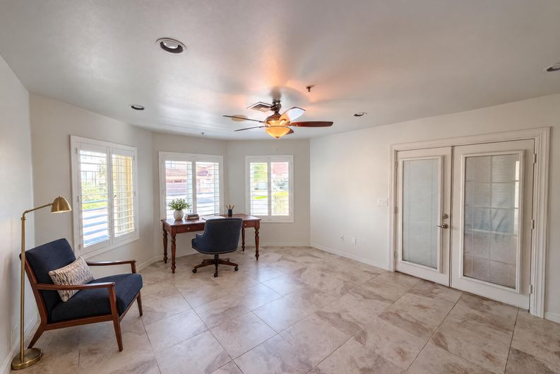 Photo 4 of 36 of 10240 E Cochise Dr, Scottsdale, AZ