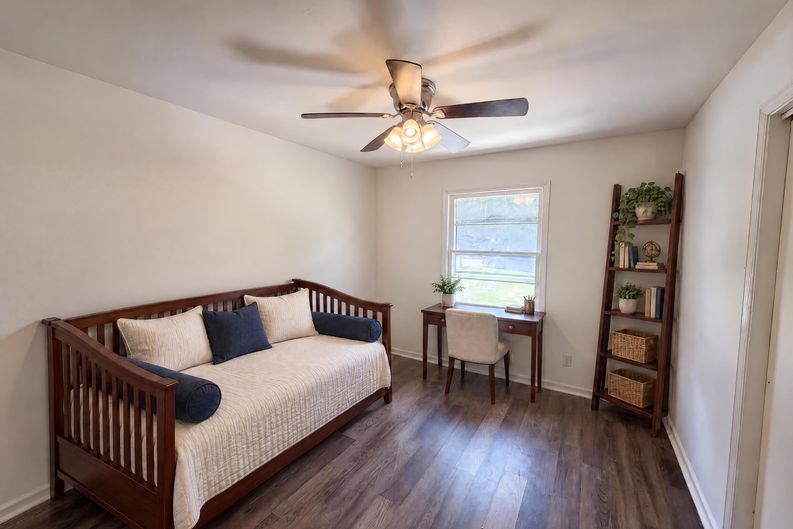 Photo 4 of 17 of 3119 Holbrook Dr SW, Marietta, GA