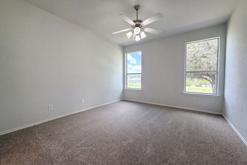 Photo 9 of 21 of 3765 Columbia Dr, Cibolo, TX