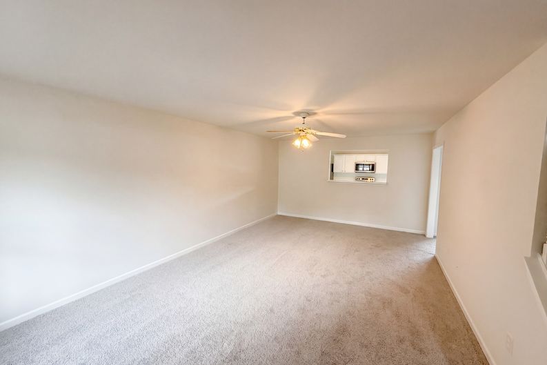 Photo 3 of 21 of 6126 Hickory Lane Dr, Union City, GA