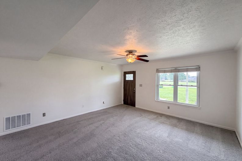 Photo 7 of 16 of 7938 Inverness Dr, Indianapolis, IN