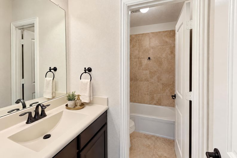 Photo 22 of 28 of 6715 Winding Valley Trl, Rowlett, TX