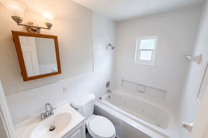 Photo 13 of 21 of 2596 38th Ave N, Saint Petersburg, FL