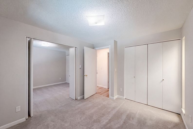 Photo 11 of 24 of 650 SW Meadow Dr, Beaverton, OR