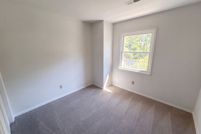 Photo 9 of 17 of 1810 Sabrina Ct, Charlotte, NC