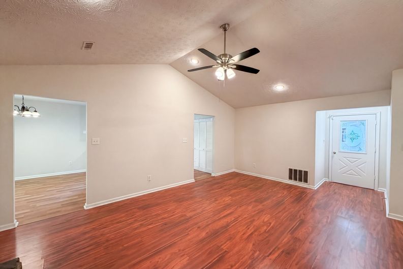 Photo 8 of 22 of 430 Cornwallis Way, Fayetteville, GA