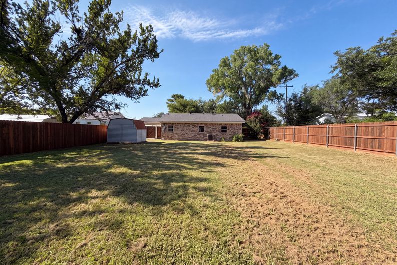 Photo 5 of 19 of 502 Jennings St, Nocona, TX