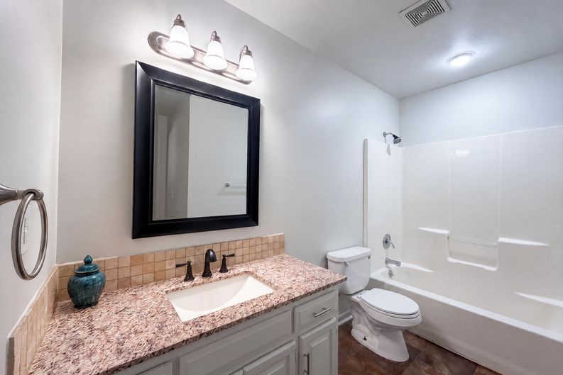 Photo 6 of 21 of 1105 Fox Run Trl, Platte City, MO