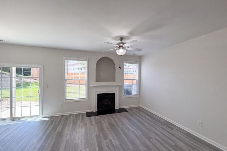 Photo 8 of 23 of 1019 Ivydale Cir, Lawrenceville, GA