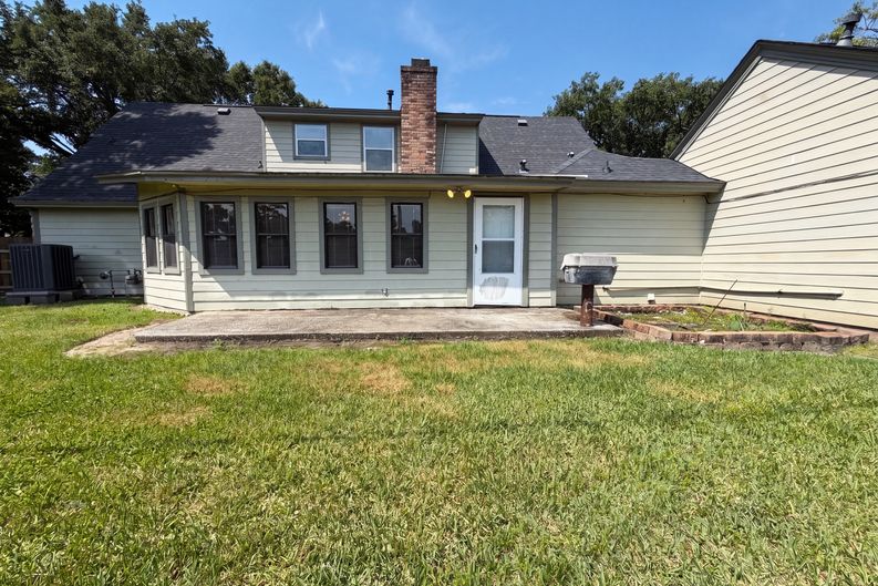Photo 5 of 26 of 17406 Ridge Top Dr, Houston, TX