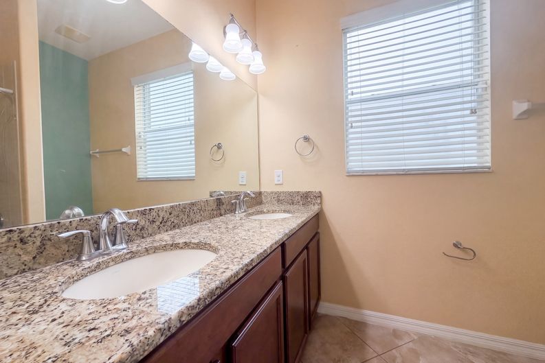 Photo 22 of 37 of 626 Tanana Fall Dr, Ruskin, FL