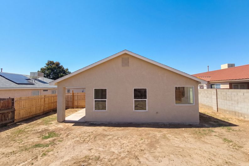 Photo 5 of 18 of 633 Autumn Meadows Dr NE, Rio Rancho, NM