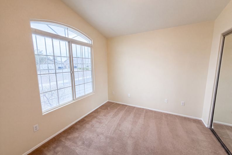 Photo 15 of 27 of 18792 Dogwood Ct, Adelanto, CA