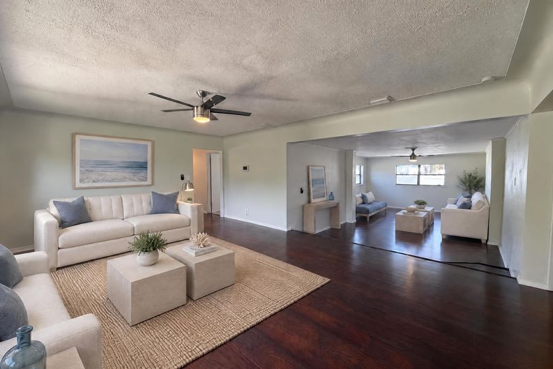 Photo 3 of 34 of 601 Myrtle Way S, Saint Petersburg, FL