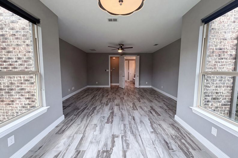 Photo 4 of 42 of 7221 Durand Dr, Irving, TX