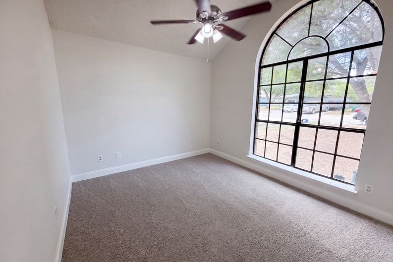 Photo 10 of 14 of 16207 Parkway Dr, Pflugerville, TX