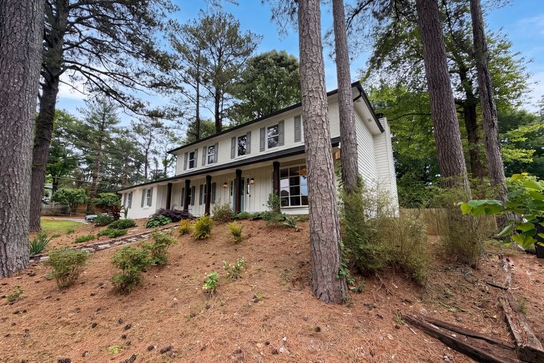 Photo 30 of 38 of 1772 Huntingford Dr, Marietta, GA