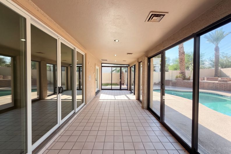 Photo 11 of 36 of 10240 E Cochise Dr, Scottsdale, AZ