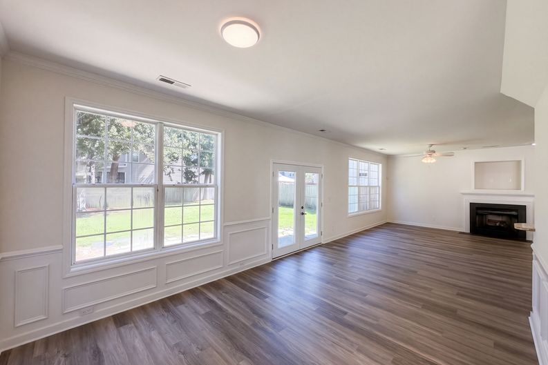 Photo 3 of 26 of 9325 Ayscough Rd, Summerville, SC