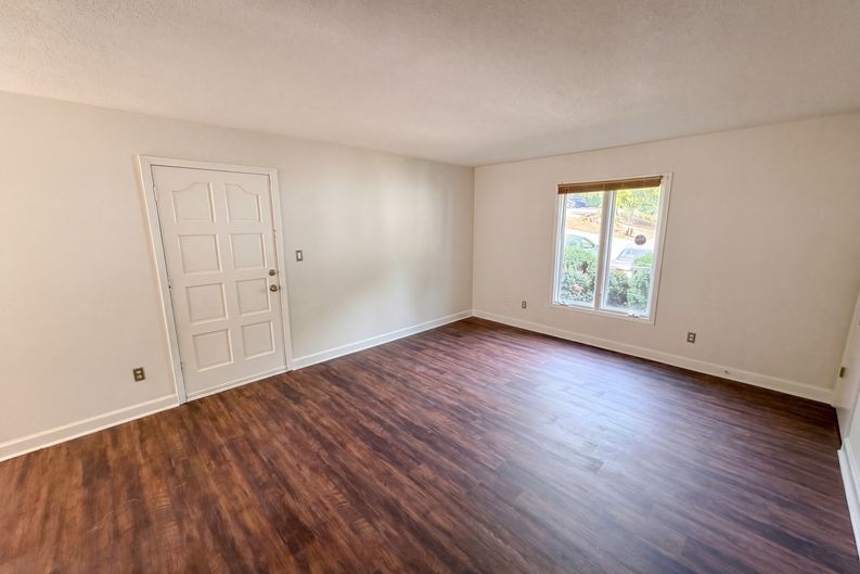Photo 9 of 20 of 2020 Stoney Point Ln, Charlotte, NC