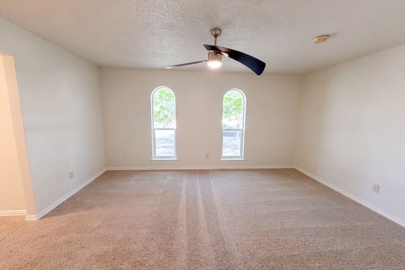 Photo 13 of 18 of 4824 Berridge Ln, Dallas, TX