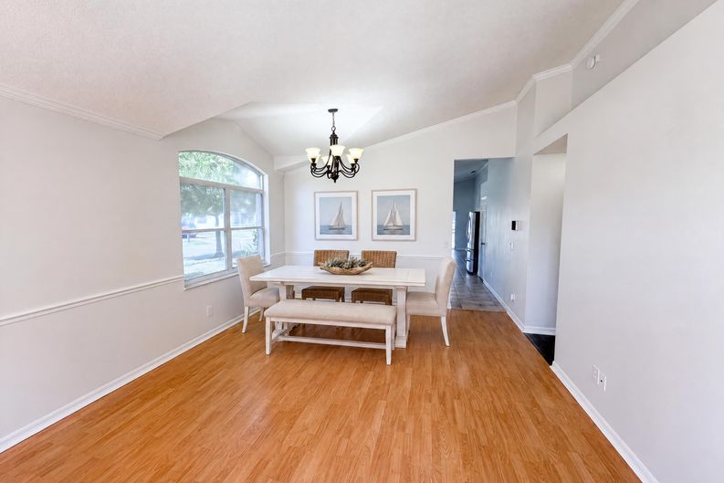 Photo 9 of 34 of 701 Magnolia Creek Cir, Orlando, FL