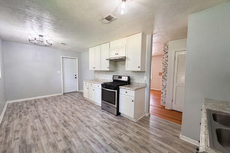 Photo 7 of 18 of 6503 Jackie Ln, Austell, GA