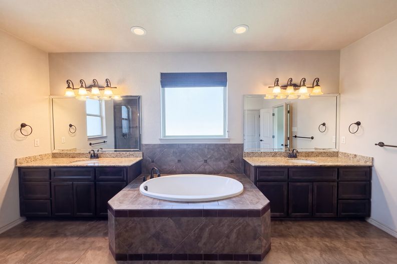 Photo 10 of 20 of 206 County Road 4774, Kempner, TX