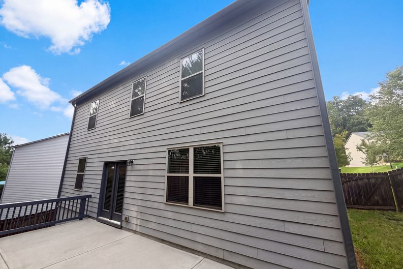 Photo 5 of 22 of 611 Dodson Lake Ct, Fairburn, GA