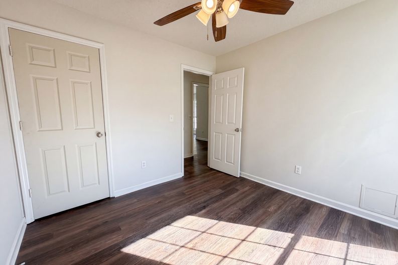 Photo 9 of 28 of 2028 Larson Ln, Goose Creek, SC