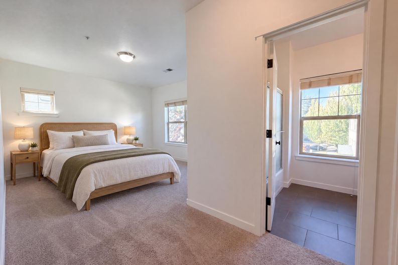Photo 8 of 24 of 632 NE Garswood Ln, Beaverton, OR