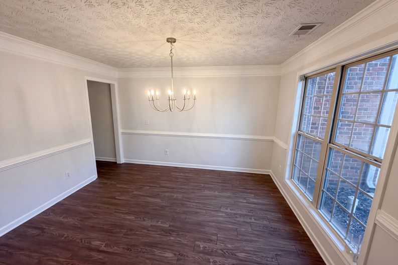 Photo 6 of 28 of 5747 Union Pointe Dr, Union City, GA