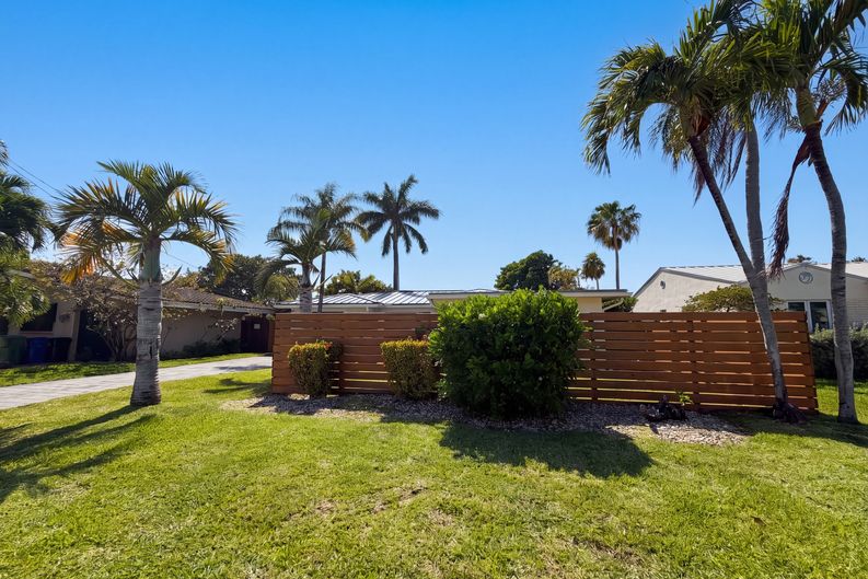 Photo 14 of 17 of 1717 NE 20th Ave, Fort Lauderdale, FL