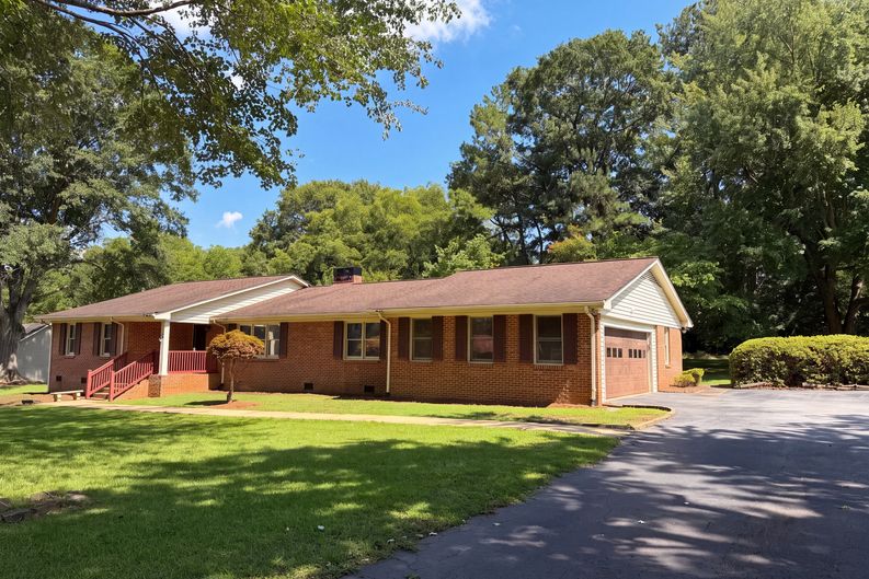 Photo 26 of 39 of 604 Meadowbrook Dr, Spartanburg, SC