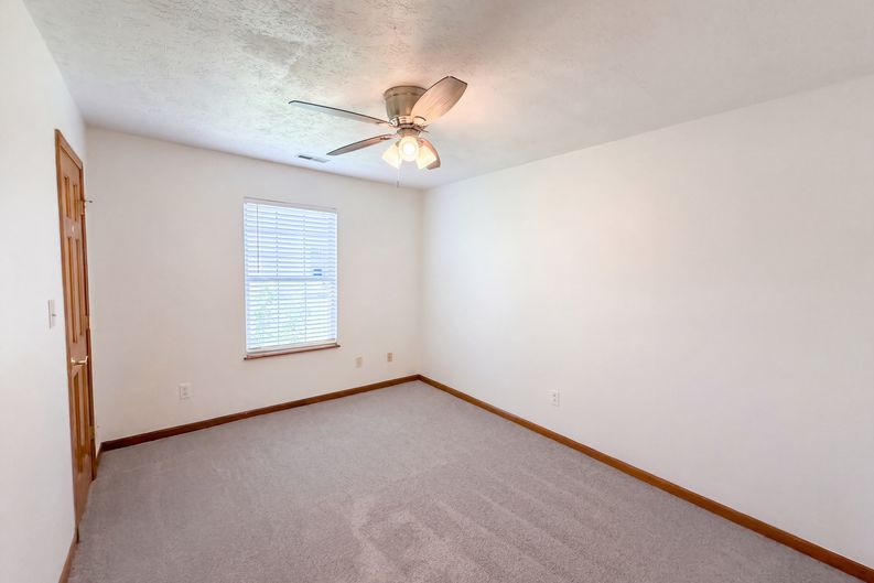 Photo 12 of 19 of 10048 Ironway Dr, Indianapolis, IN