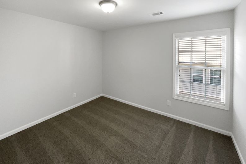 Photo 16 of 52 of 1622 Halliard Dr, Lawrenceville, GA