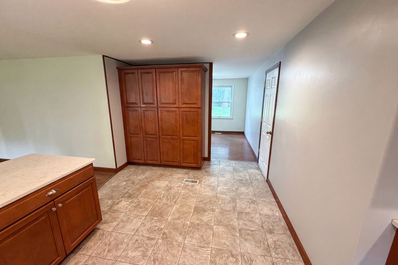 Photo 9 of 23 of 1537 W 74th Pl, Indianapolis, IN