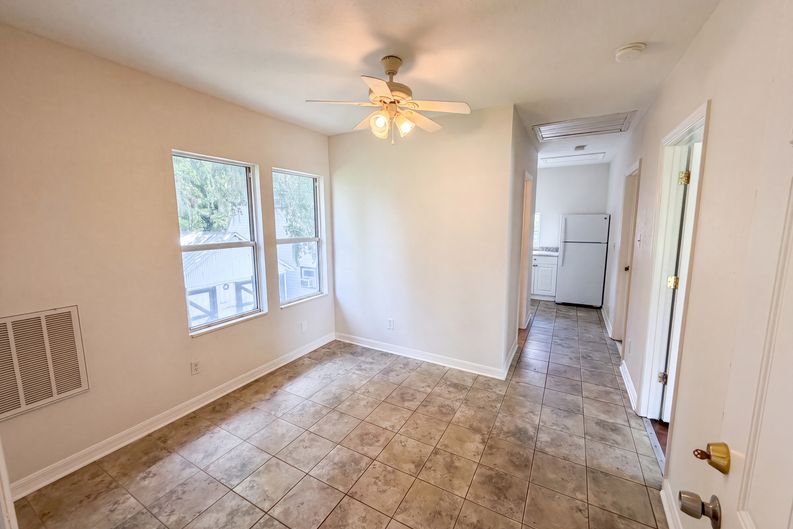Photo 6 of 37 of 111 S Oleander Ave, Sanford, FL
