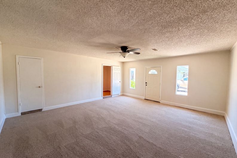 Photo 7 of 18 of 414 Meadowhill Dr, Garland, TX