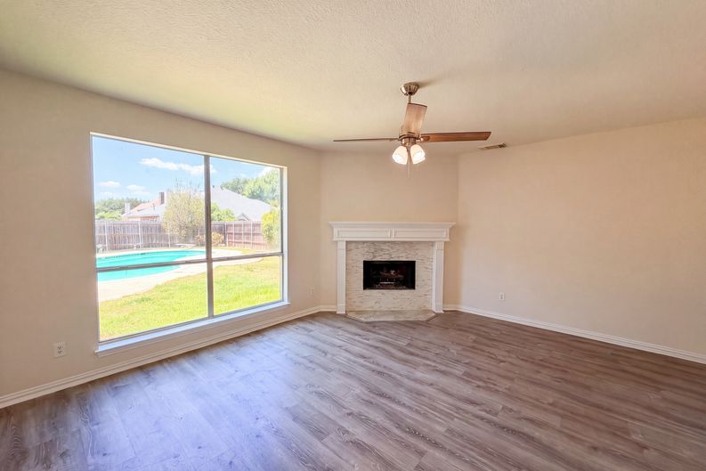 Photo 8 of 22 of 3106 Westshore Dr, Rowlett, TX