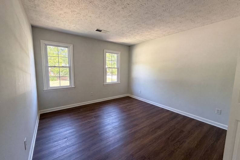 Photo 8 of 22 of 1033 Chestnut Hill Cir SW, Marietta, GA