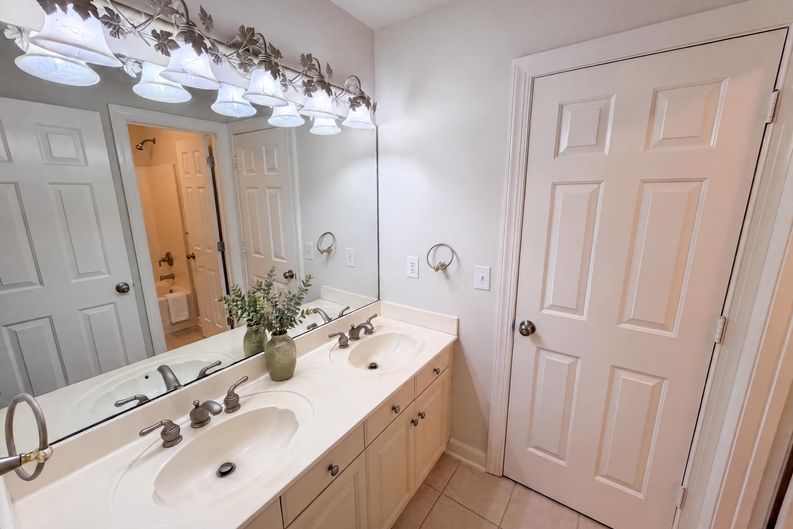 Photo 21 of 33 of 10124 Windtree Ln, Charlotte, NC