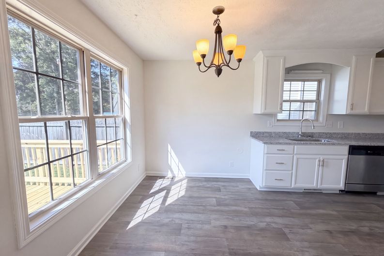Photo 9 of 27 of 3475 Melrose Dr, Clarksville, TN