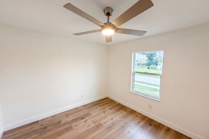 Photo 18 of 25 of 845 40th Ave S, Saint Petersburg, FL