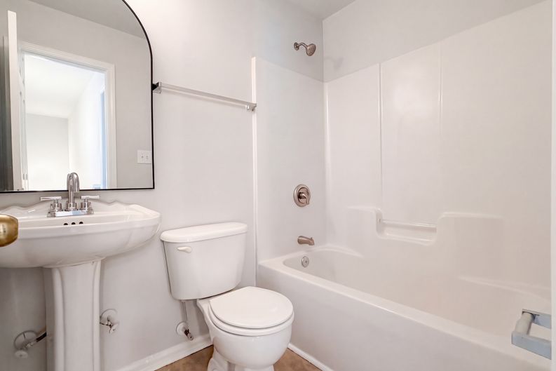 Photo 15 of 23 of 6226 Dumont Ln, Charlotte, NC