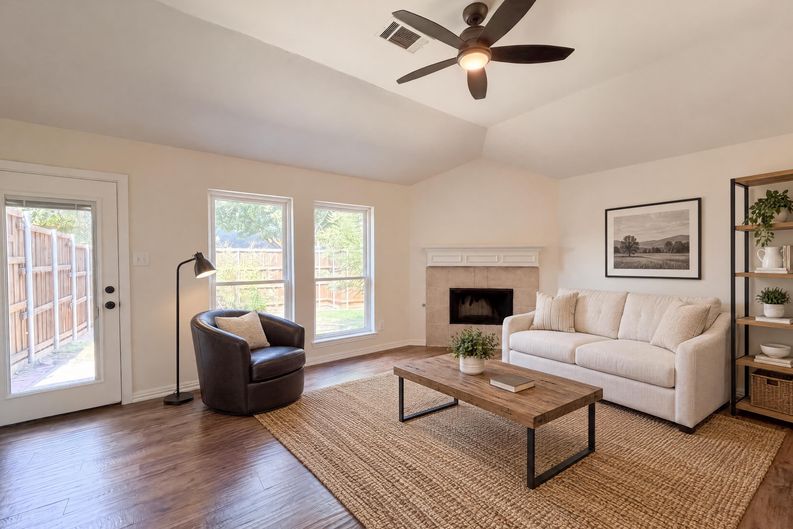 Photo 3 of 15 of 6312 Candletree Ln, McKinney, TX