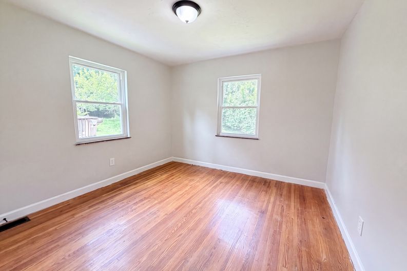 Photo 11 of 24 of 6418 Savannah Ave, Cincinnati, OH