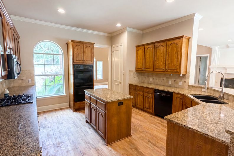 Photo 7 of 27 of 2533 Vista Creek Ct, Garland, TX