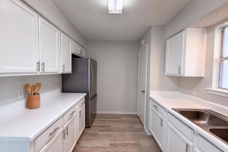 Photo 6 of 18 of 502 Anice Ln, Euless, TX